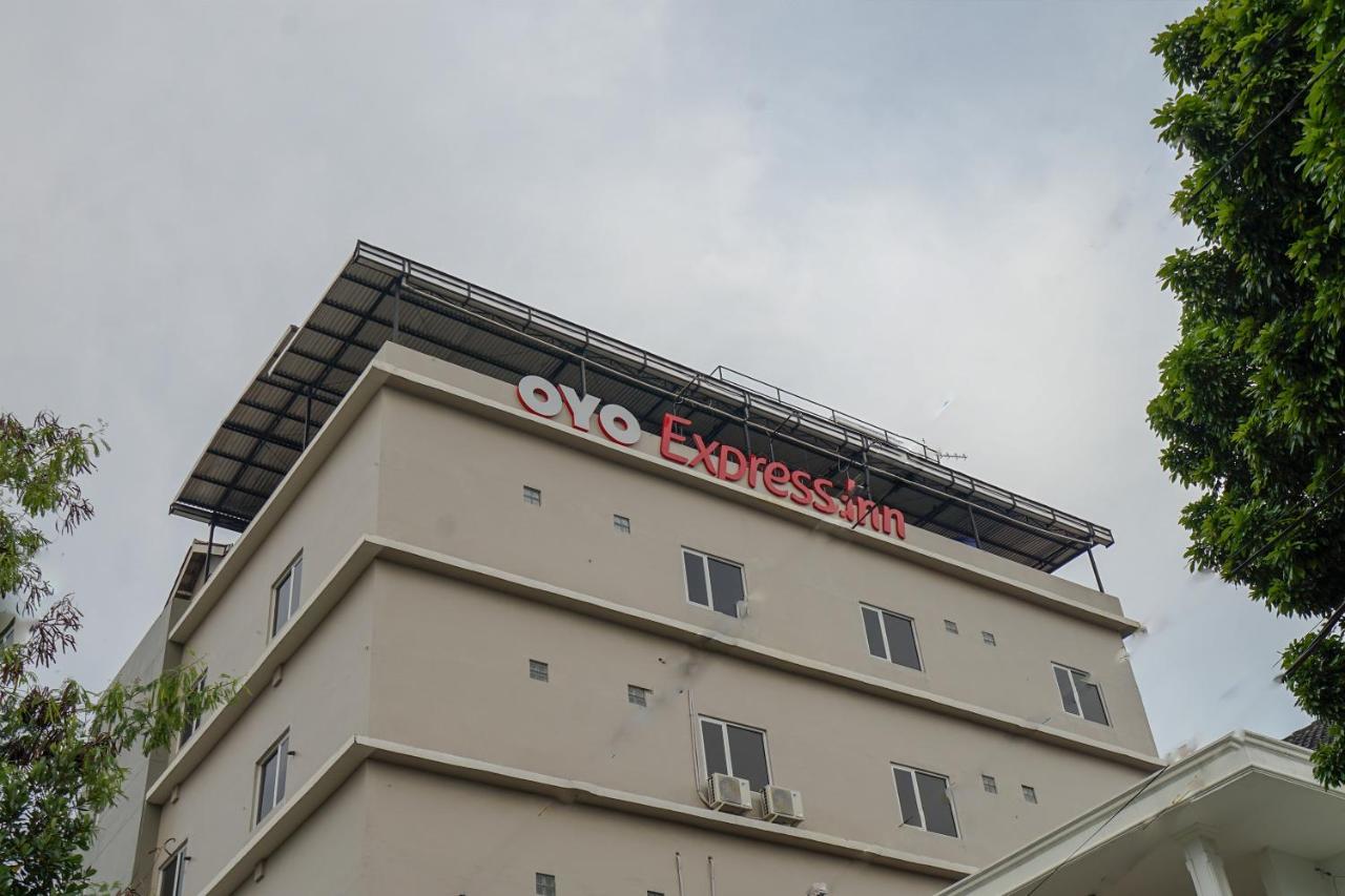 Oyo 616 Express Inn ปาเลมบัง ภายนอก รูปภาพ